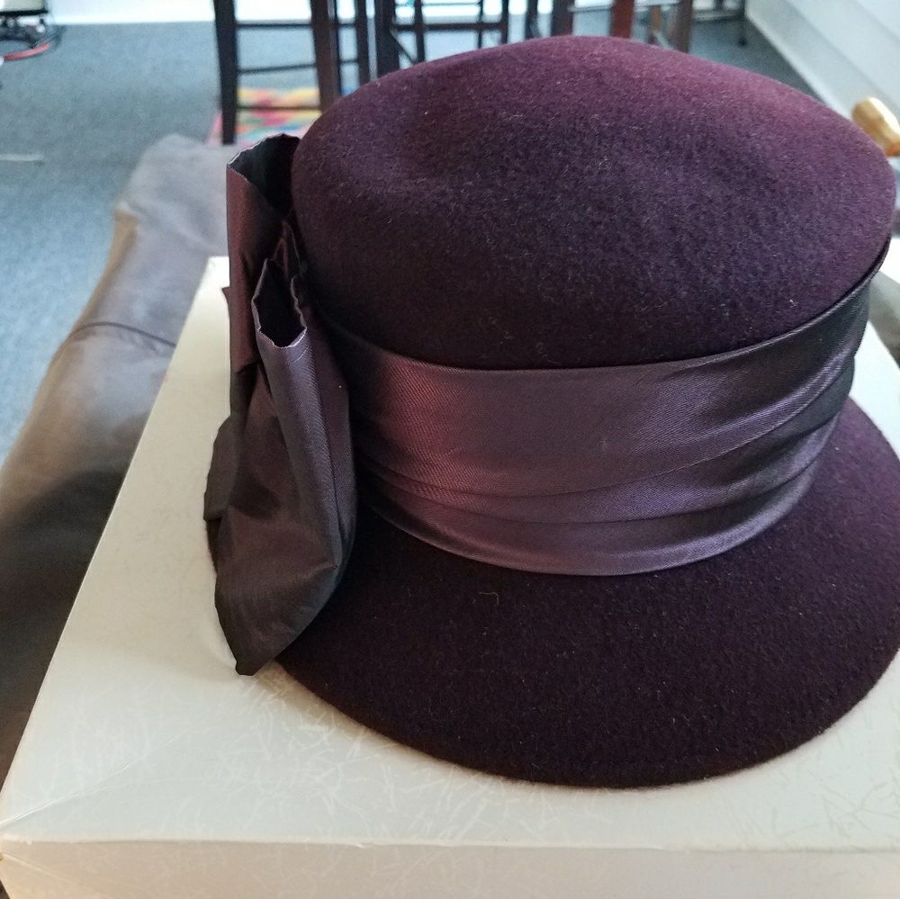 PLUM HAT